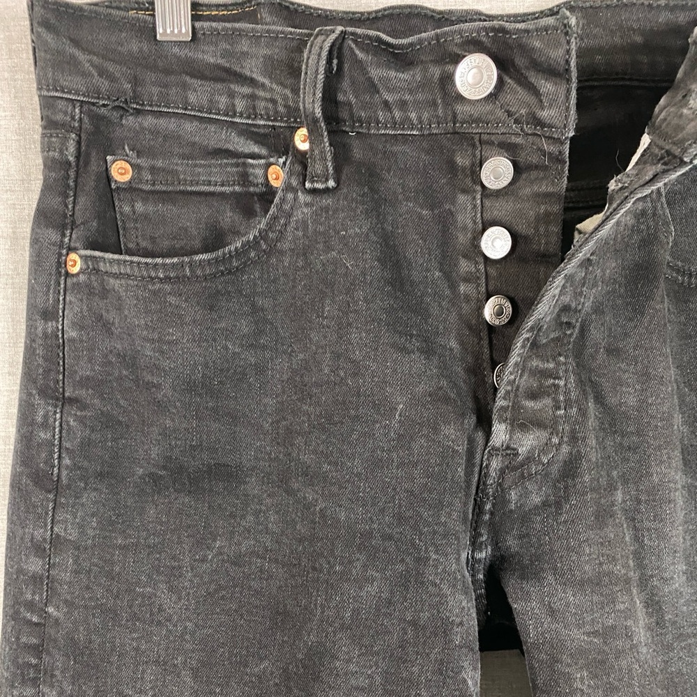 Men’s Levi’s Black Button Fly 501 Straight Leg Denim Jeans Size 32/34 - Picture 3 of 8